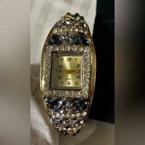 Vintage Elegant Gold and Black/Blue Women's Quartz Bracelet Watch